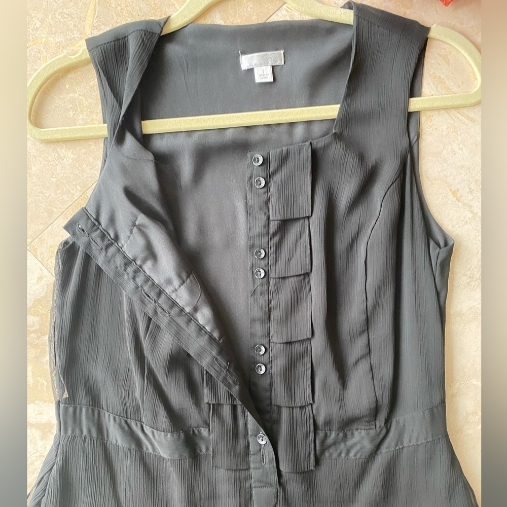 Little Black Dress Sleeveless with buttons and ruffles - size 7 / Medium - Picture 7 of 7